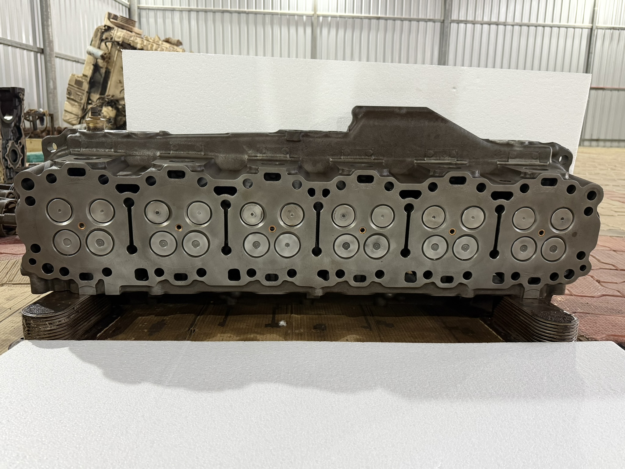 Detroit Diesel Series 60 12.7L Complete Cylinder Head