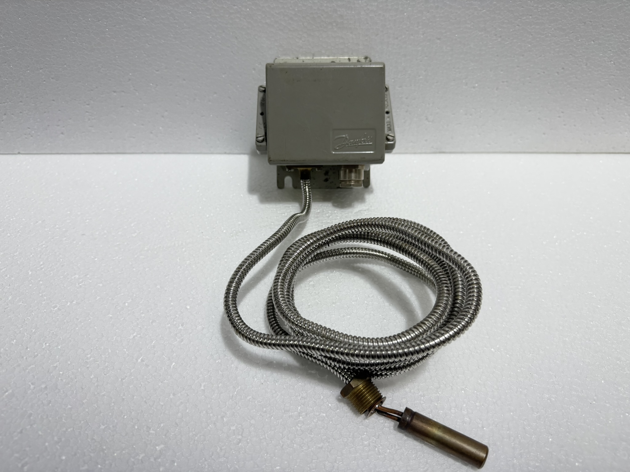 Danfoss KPS81 Temperature Control Thermostat with Capillary Sensor